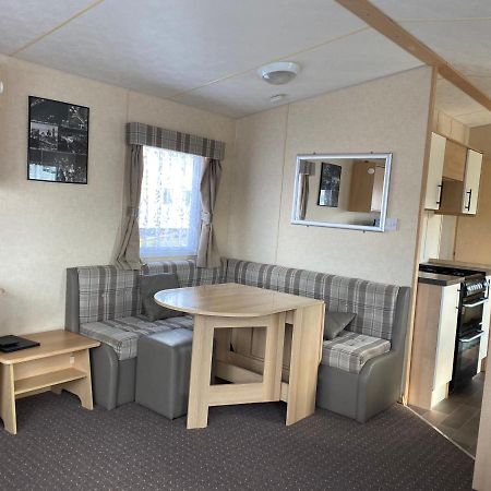 3 Bedroom 8 Berth Standard Basic Caravans With Hot Tub,Mountain Bikes แททเทอร์ชอล ภายนอก รูปภาพ