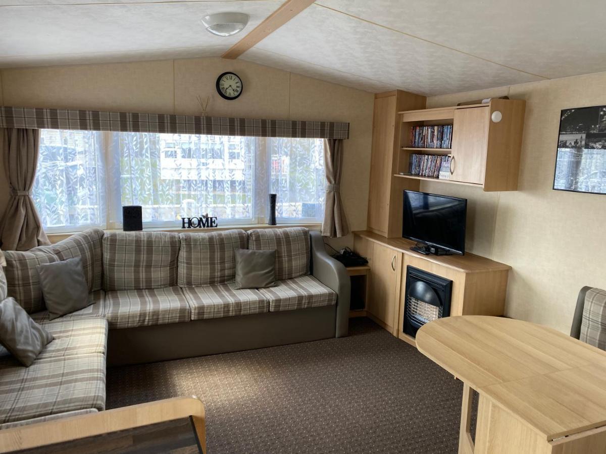 3 Bedroom 8 Berth Standard Basic Caravans With Hot Tub,Mountain Bikes แททเทอร์ชอล ภายนอก รูปภาพ