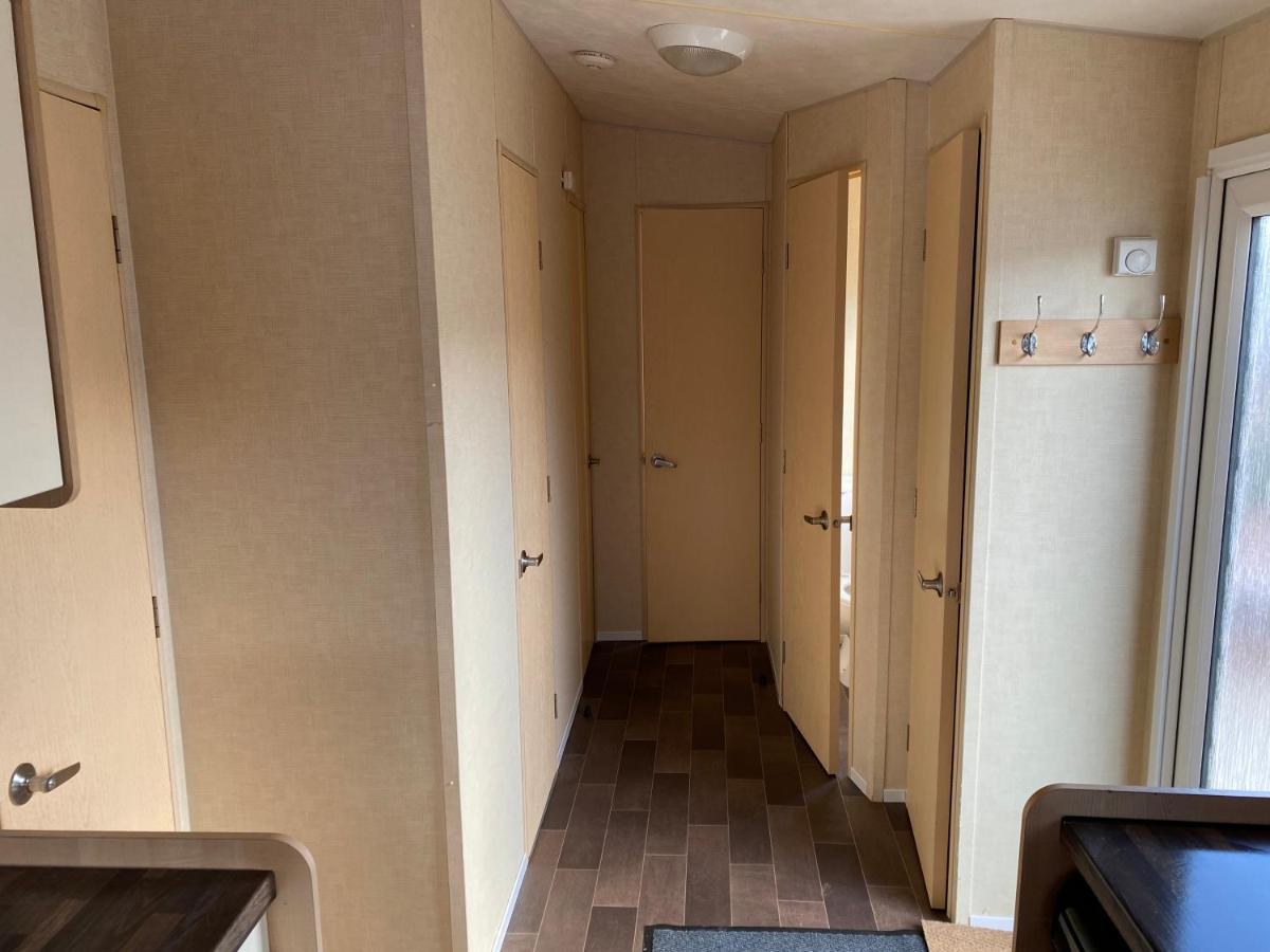 3 Bedroom 8 Berth Standard Basic Caravans With Hot Tub,Mountain Bikes แททเทอร์ชอล ภายนอก รูปภาพ