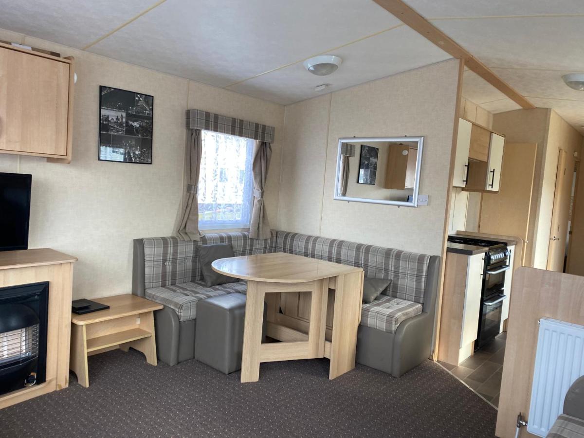 3 Bedroom 8 Berth Standard Basic Caravans With Hot Tub,Mountain Bikes แททเทอร์ชอล ภายนอก รูปภาพ